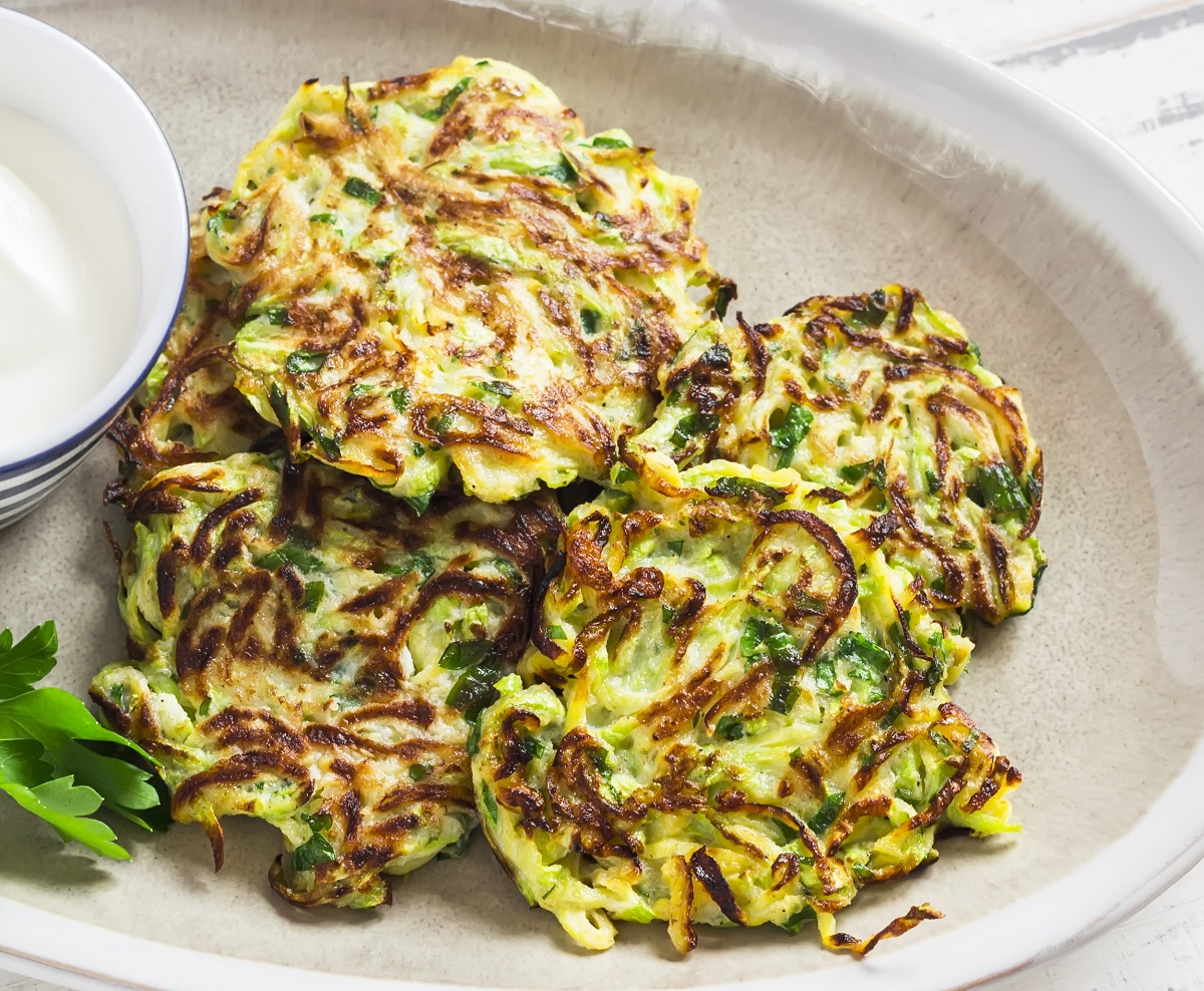 Come fare gli spinaci fritti in pastella, ecco la ricetta