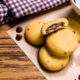 I biscotti ripieni di cioccolato al latte con la ricetta da non perdere