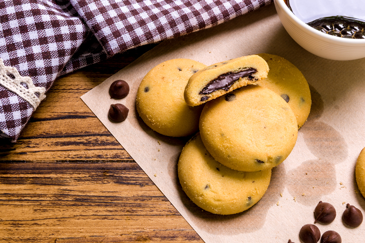 I biscotti ripieni di cioccolato al latte con la ricetta da non perdere