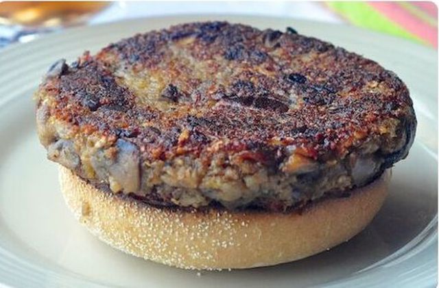 Il burger di funghi vegan con la ricetta sfiziosa