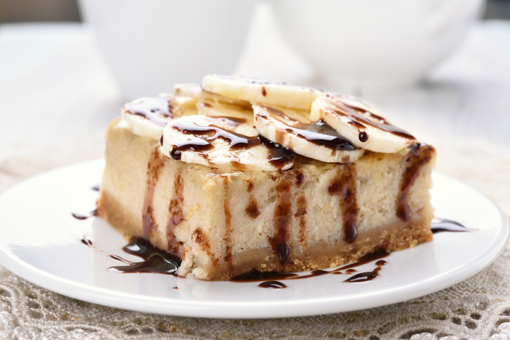 Cheesecake con banana e cioccolato, il dessert facile e goloso