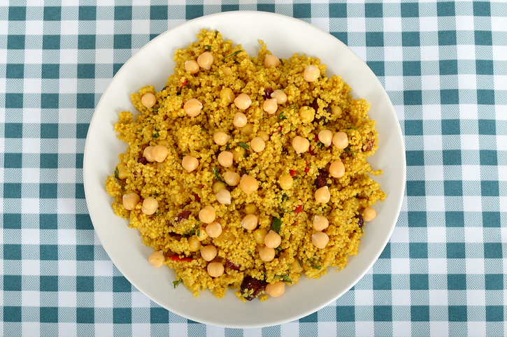 Il cous cous con tonno e ceci con la ricetta facile da preparare