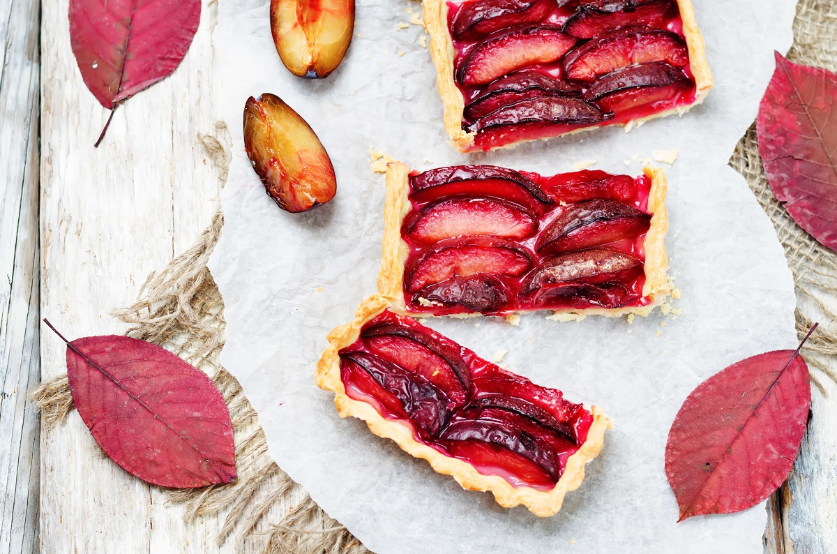 La crostata di susine per la colazione di tutta la famiglia