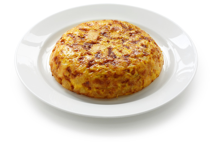 La frittata di patate e wurstel al forno perfetta per la cena