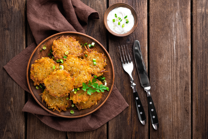Le frittelle di patate e cipolle, la ricetta ideale per l&#8217;antipasto