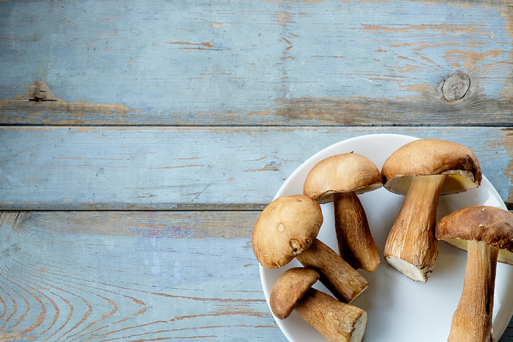 Ecco i funghi porcini trifolati con cipolla per un contorno gustoso