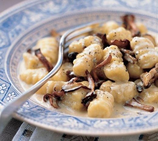 Gli gnocchi ai funghi e panna con la ricetta autunnale