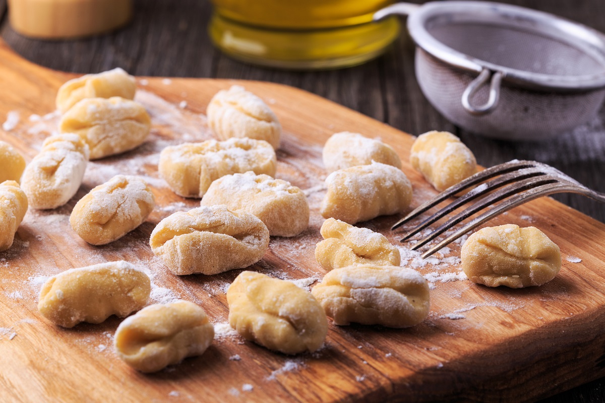 La ricetta per fare gli gnocchi ripieni di speck