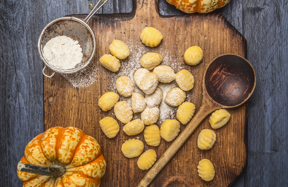 Gli gnocchi di zucca gratinati, la ricetta del primo autunnale