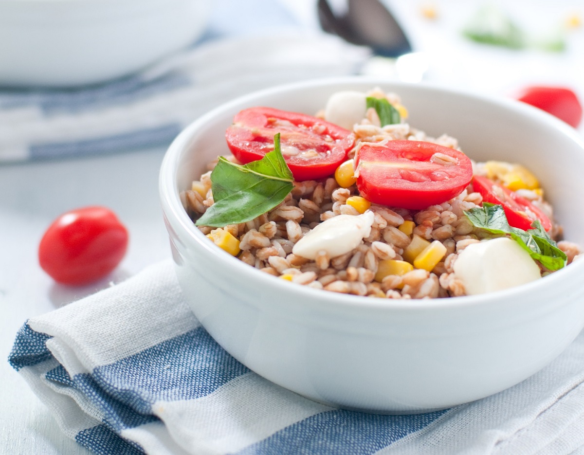 L&#8217;insalata farro e ceci per il pranzo in ufficio