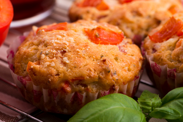 Come fare i muffin salati alla pizzaiola: la ricetta da seguire