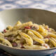 La pasta al gorgonzola e pancetta, la ricetta per un primo rustico