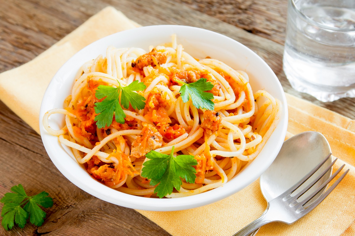 La pasta con peperoni, tonno e panna con la ricetta per tutta la famiglia