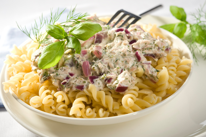 La pasta tonno e panna in bianco: ecco la ricetta veloce