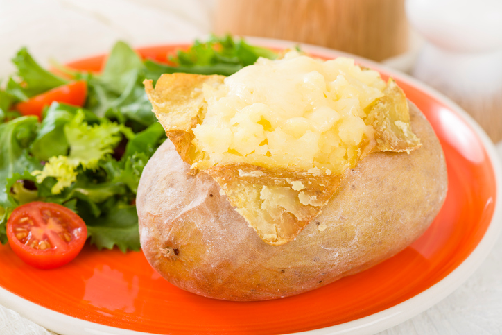 Le patate al cartoccio ripiene di mozzarella facili da preparare