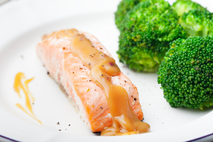 Salmone al forno con broccoli, la ricetta gustosa