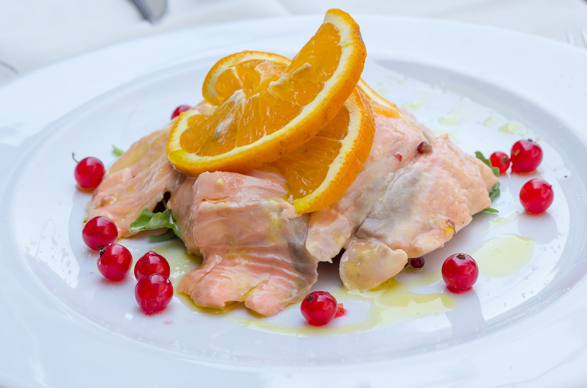 Il salmone marinato, ecco la ricetta facile da provare