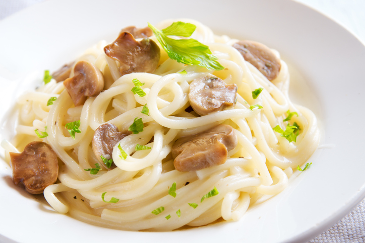 Gli spaghetti ai funghi champignon con la ricetta gustosa