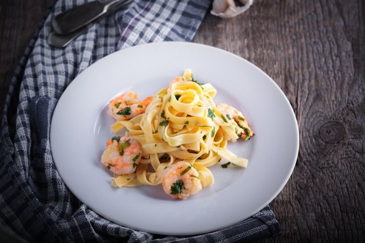 La ricetta semplice delle tagliatelle al limone e gamberetti