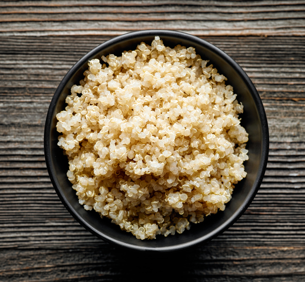 Ecco la minestra di quinoa agli spinaci con la ricetta leggera