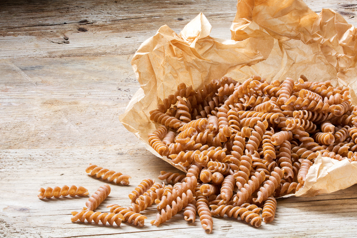 La pasta integrale con verdure al curry per un primo sano