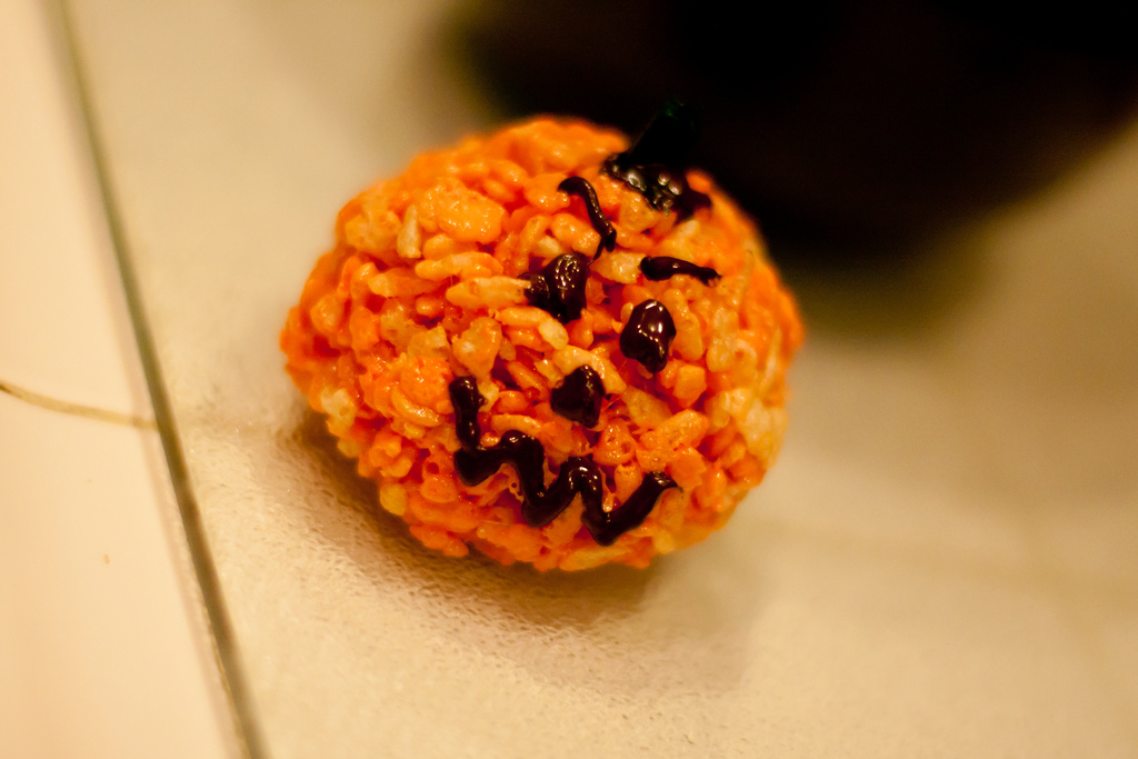 Come decorare gli arancini di riso per Halloween