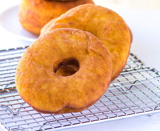 Le ciambelle di patate dolci fritte: la ricetta per una merenda golosa