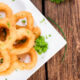 Le cipolle in pastella con la ricetta di Benedetta Parodi