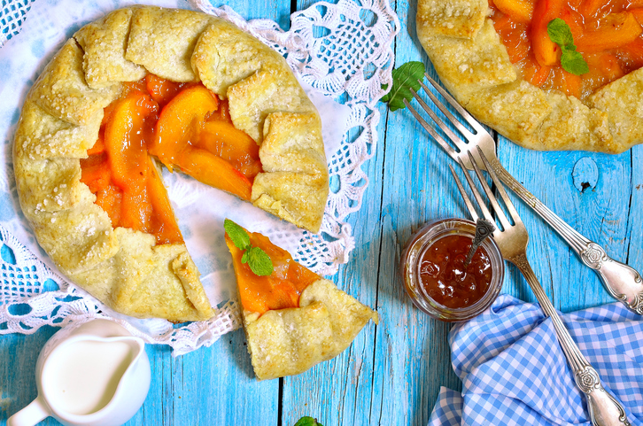 La crostata di cachi e mele con la ricetta semplice