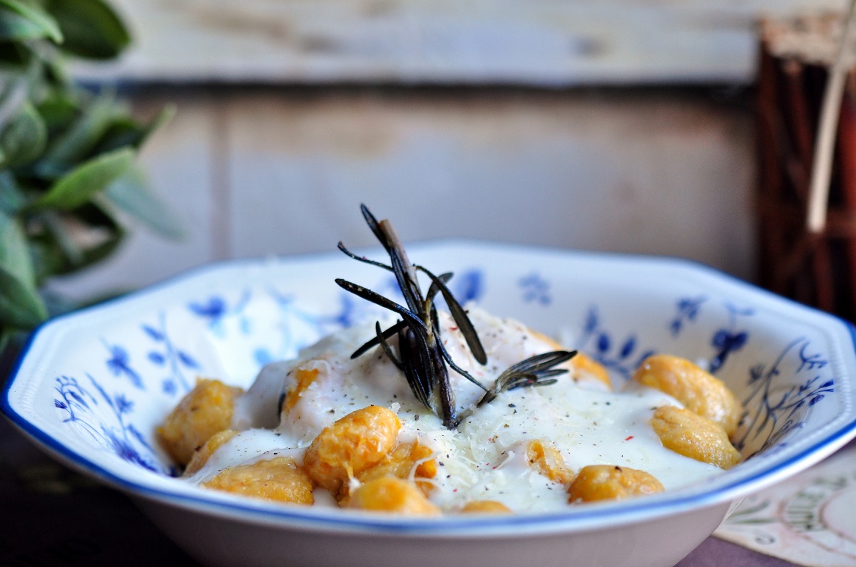 Gli gnocchi di zucca e provola con la ricetta veloce