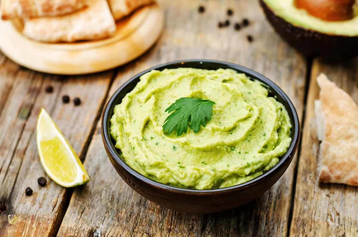 L&#8217;hummus di avocado con la ricetta veloce e leggera