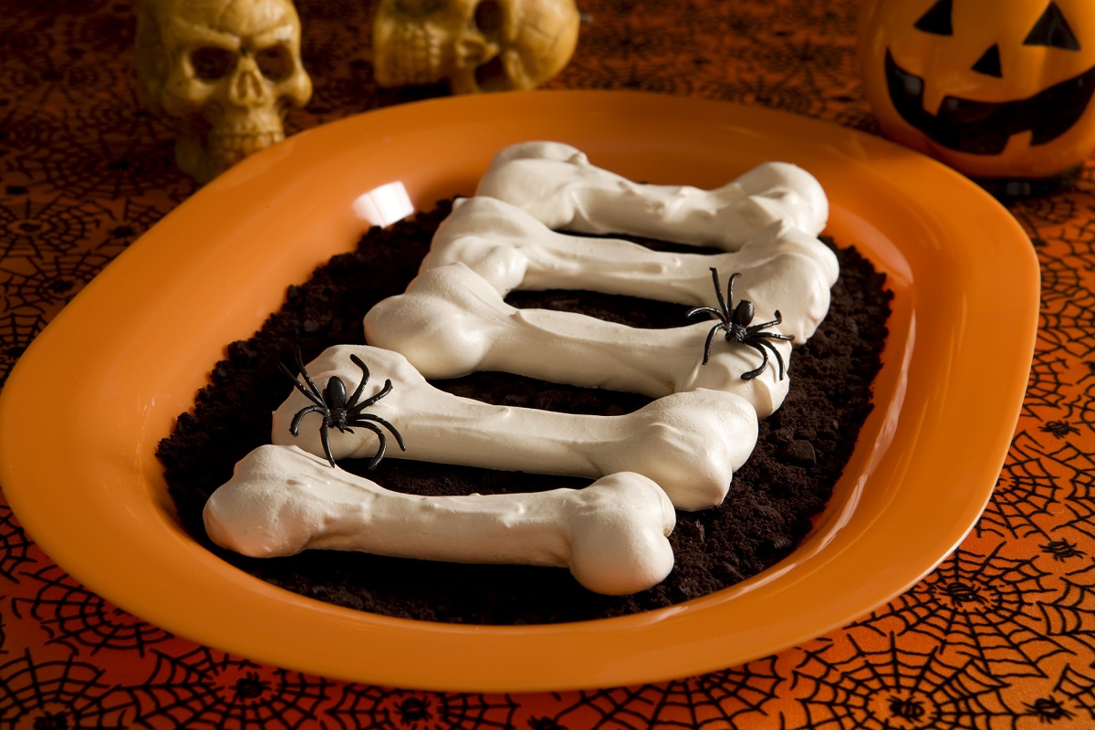 La ricetta delle meringhe di Halloween dolci e spaventose