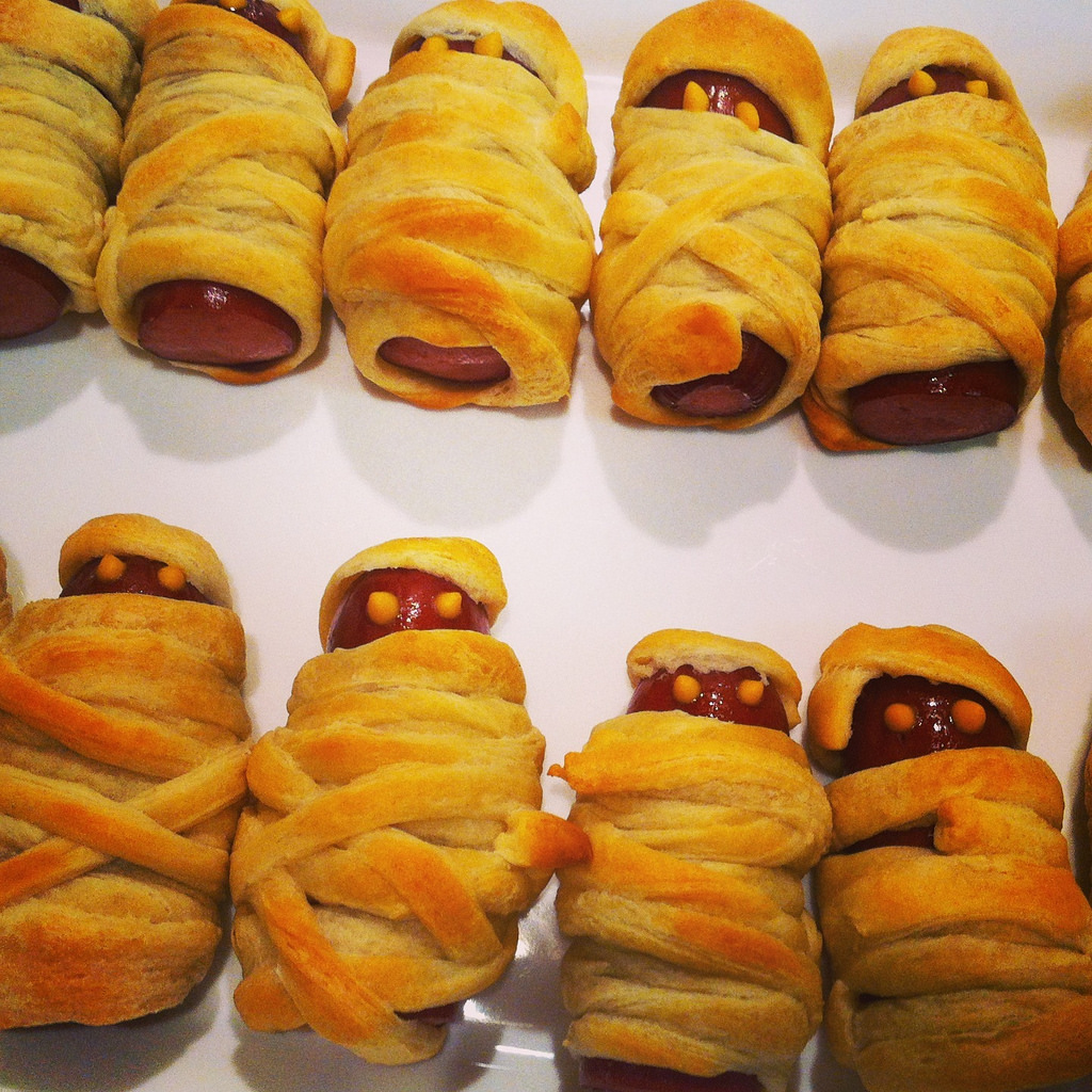 Mummie di Halloween, la ricetta con wurstel e pasta sfoglia