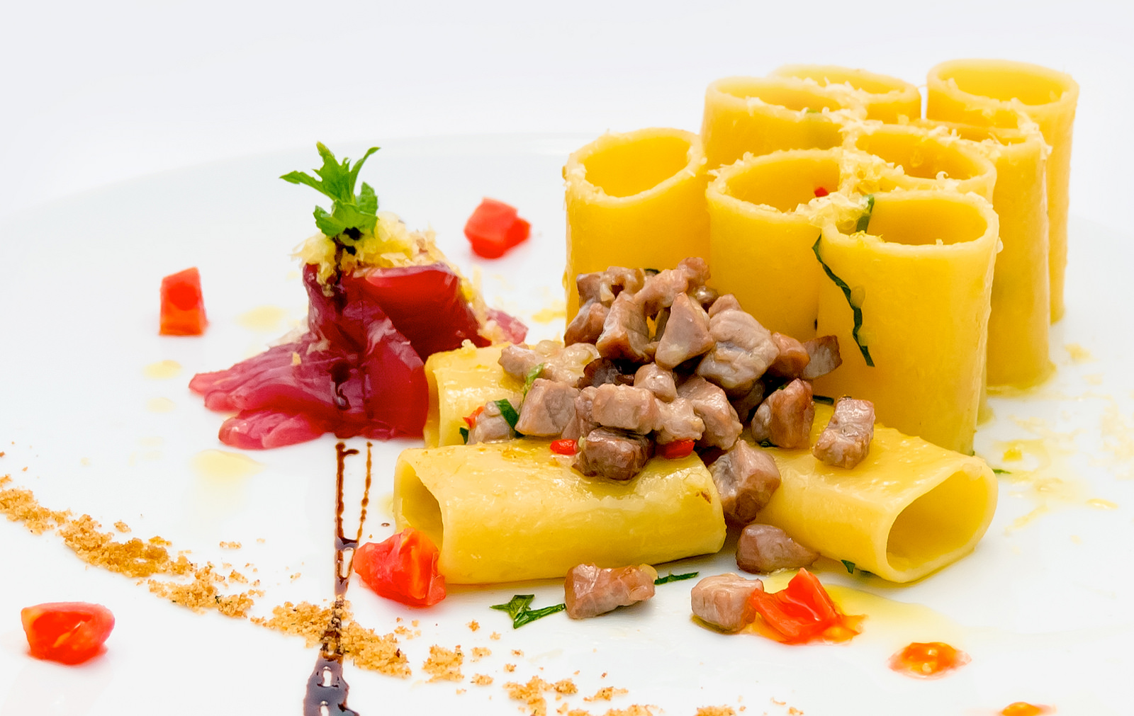 La pasta tonno fresco e capperi con la ricetta per un primo gustoso