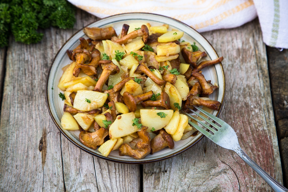 Patate e funghi champignon al forno con la ricetta semplice