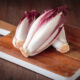 La vellutata di radicchio e patate per una cena leggera