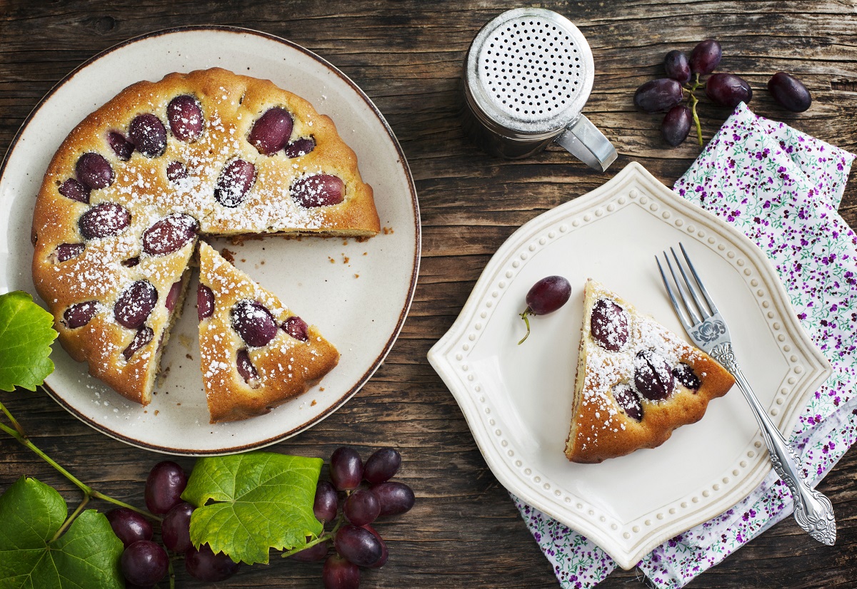 La torta Bertolina con uva fragola della tradizione cremonese