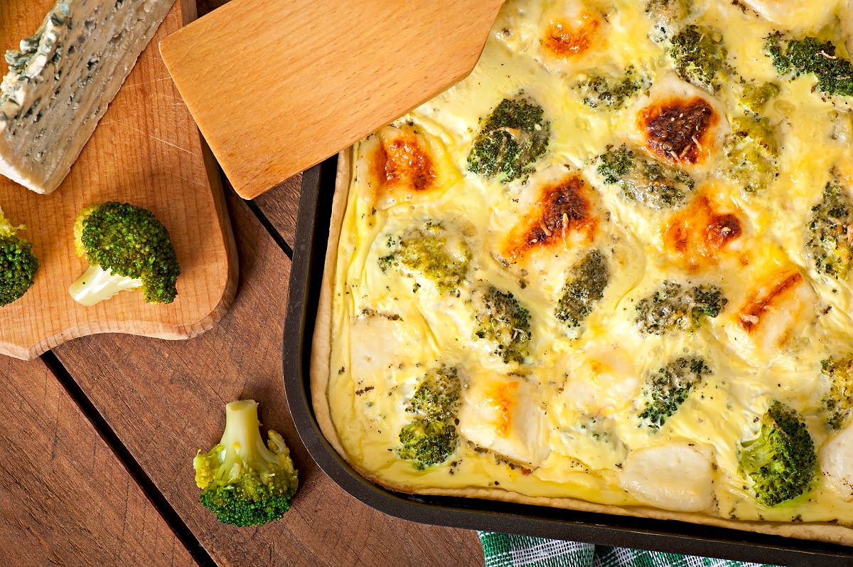 La torta salata di broccoli e salsiccia con la ricetta semplice