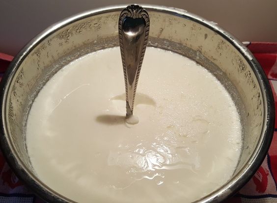 Lo yogurt greco fatto in casa con la ricetta economica