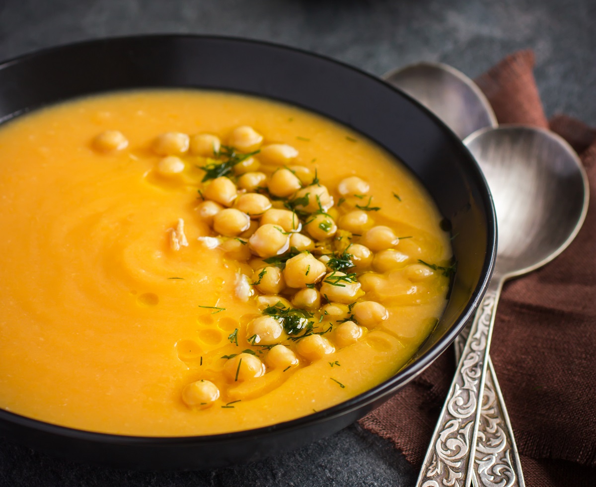 La ricetta della zuppa di zucca e ceci per l’autunno