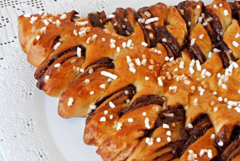 La ricetta dell&#8217;albero di Natale con pasta sfoglia e nutella per i bambini