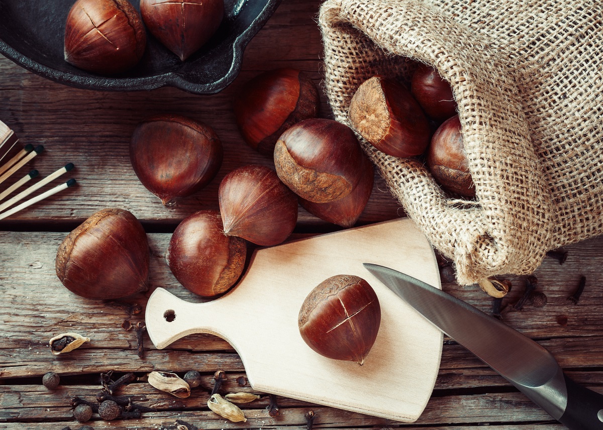 Come cuocere le castagne in una padella senza buchi