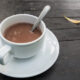 La cioccolata calda al cocco con la ricetta da leccarsi i baffi