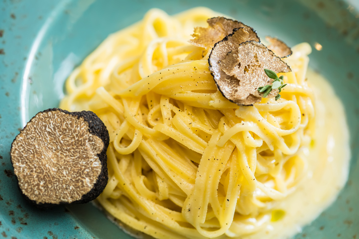 Come si preparano le fettuccine al tartufo: la ricetta facile