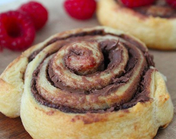 Girelle di pasta sfoglia alla nutella: la ricetta facile e veloce