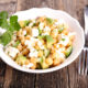 L'insalata di ceci e feta perfetta per il pranzo
