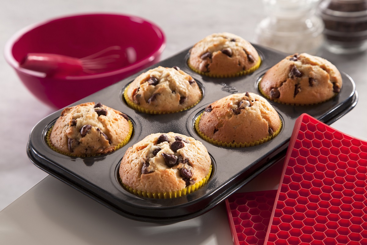 I muffin con gocce di cioccolato per i bambini con la ricetta veloce