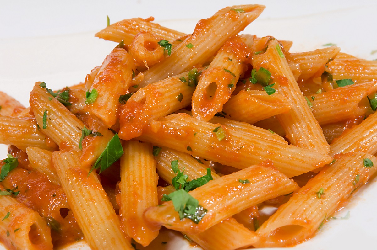 Come fare la pasta al pomodoro risottata: la ricetta da provare