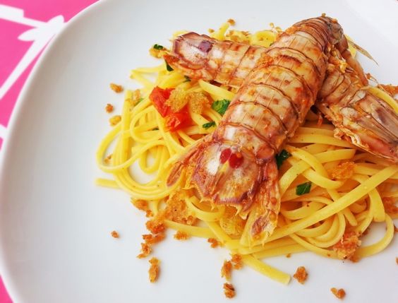 La pasta con le cicale di mare in bianco, ecco la ricetta