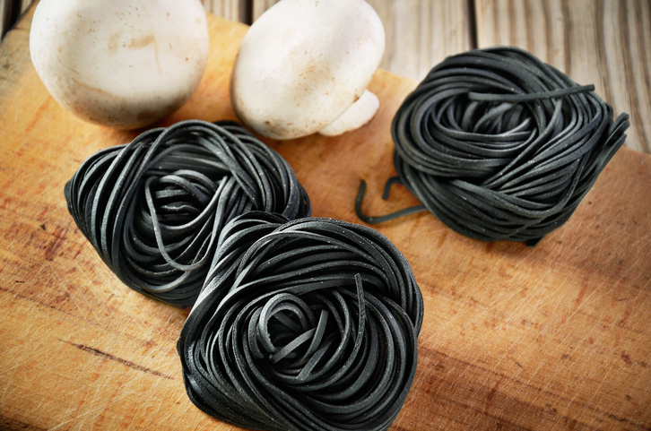 Come fare gli spaghetti al nero di seppia con la ricetta semplice